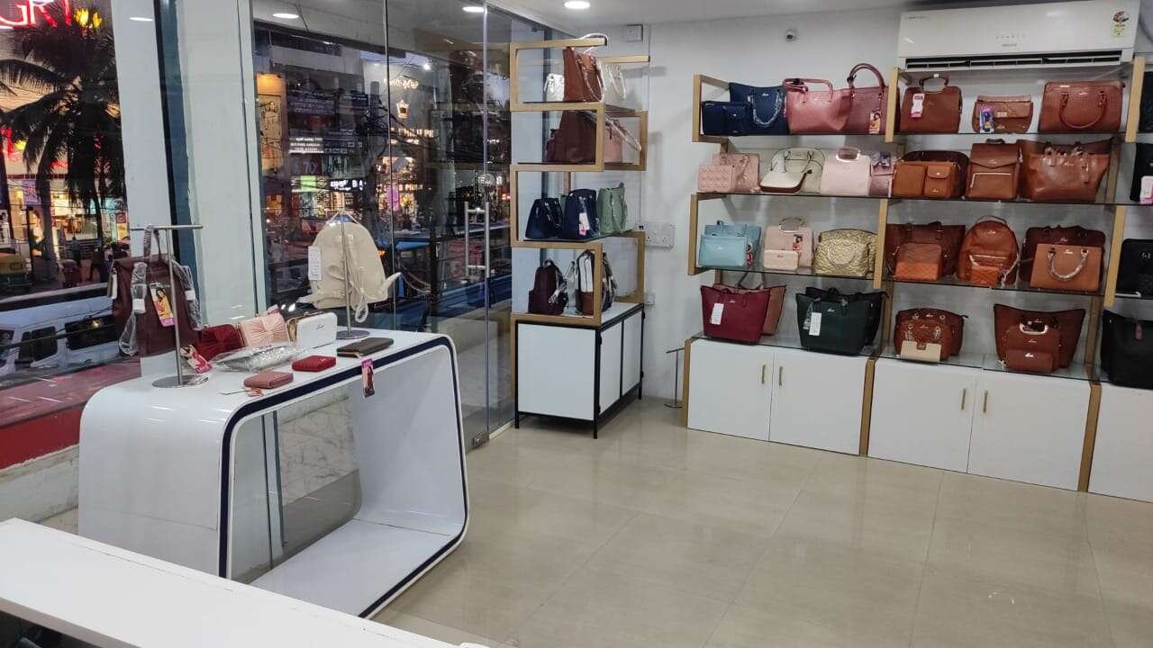 LAVIE THE BAG STORE